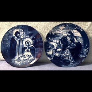 Avon Vintage Christmas Collector Plates, Set of 2